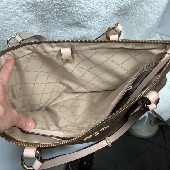 Michael Kors Sullivan Large Laptop Tote - Picture 5 of 14